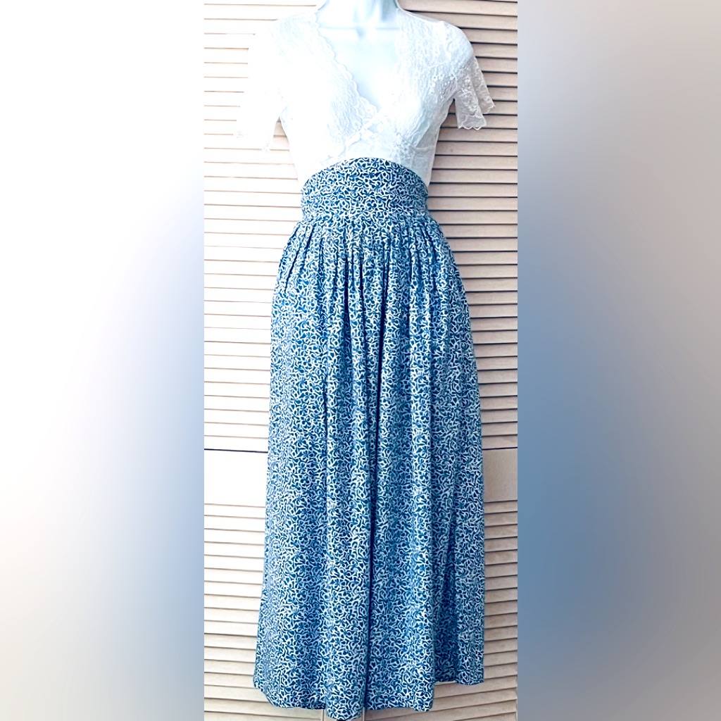 Elegant Blue Floral Maxi 34” Long 100% Rayon Skirt 28”Waist Gathers W/Back Zip